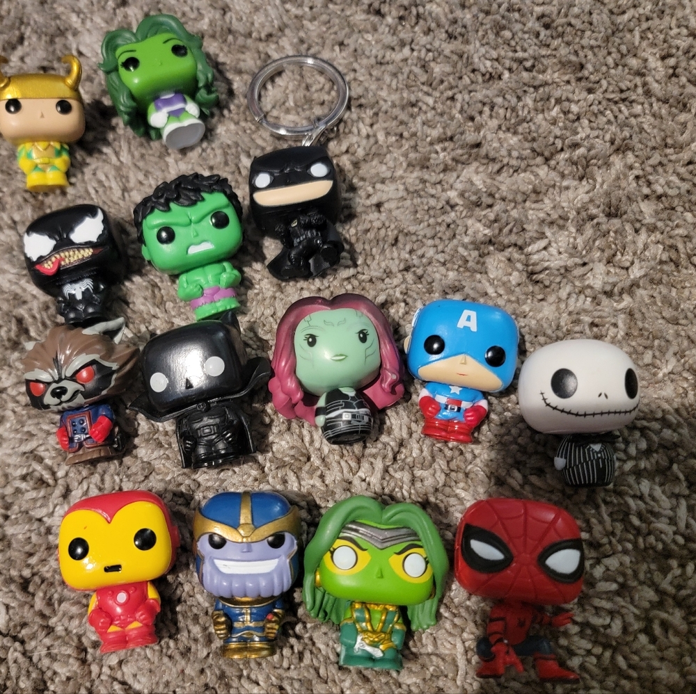 LOT Marvel and DC Superhero Mini Figures Set